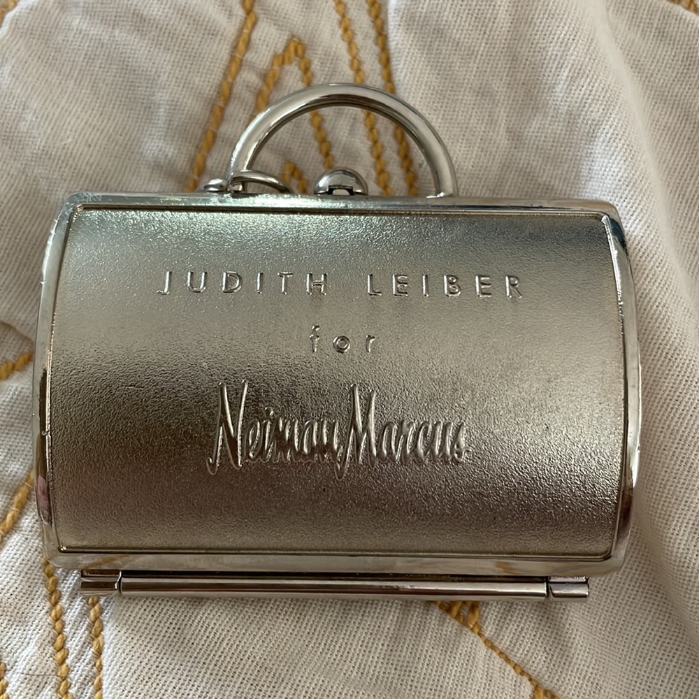 Judith Leiber for Neiman Marcus gingerbread pillbox - Picture 2 of 3